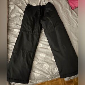 Brand new without tags
Joe Fresh boys snow pants in size 7-8
Black